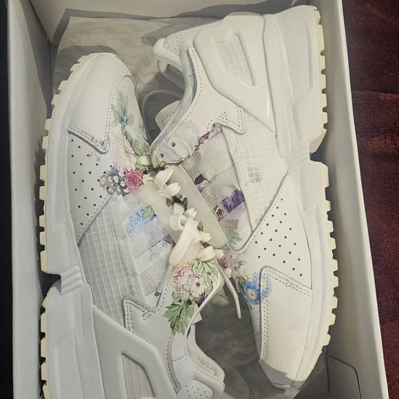adidas Floral White Sneakers - Picture 2 of 3